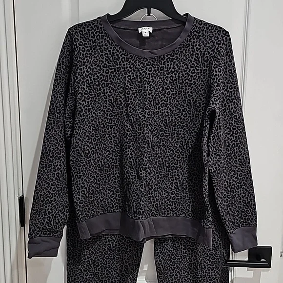 J. Crew Size Medium Leopard Print Sweatshirt and Sweatpants Bundle - like new - Picture 2 of 11
